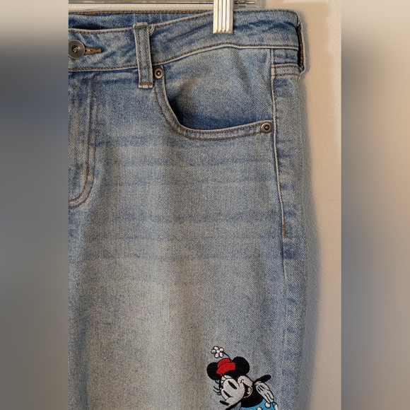 Disney Mickey Mouse & Friends HR Mom Jeans Blue Embroidered Sz Junior 9 W 8 - Picture 5 of 16